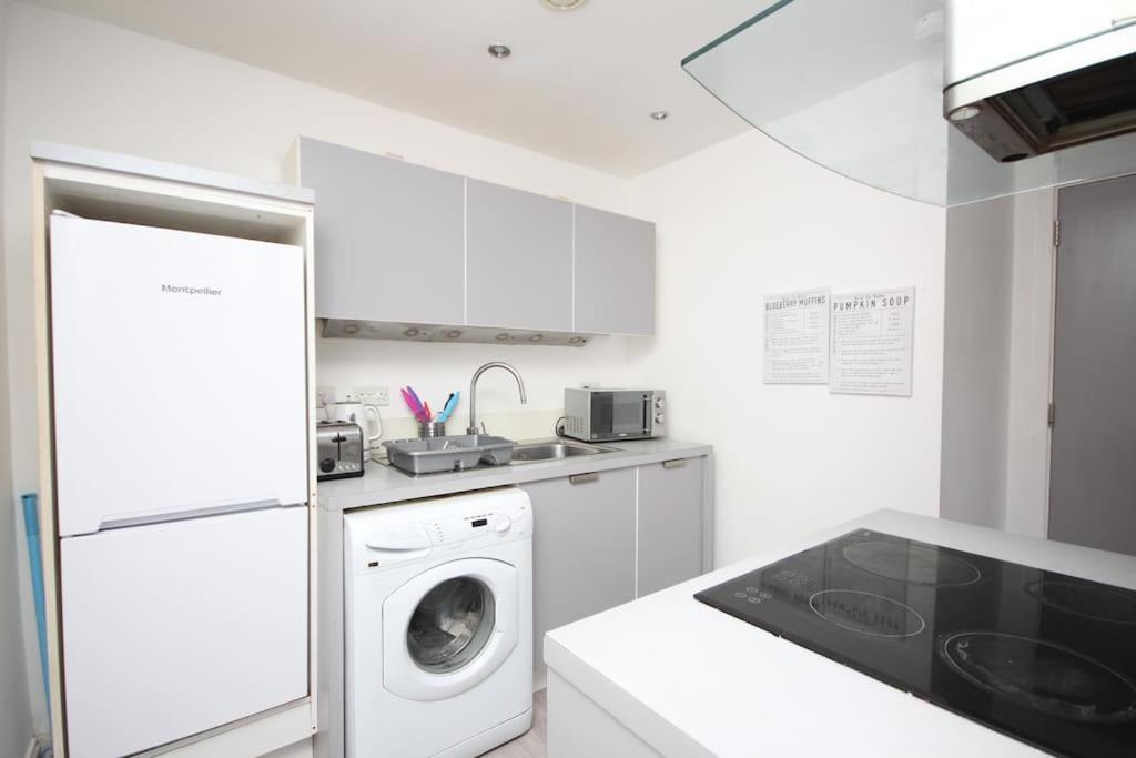 Lovely 1 Bed, Located In The Heart Of Apartment